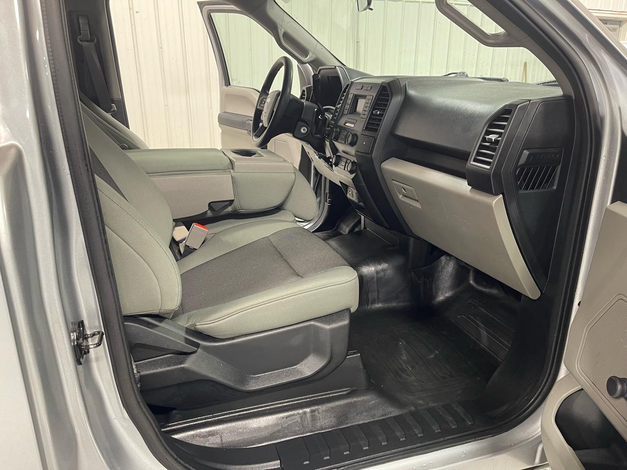 Ford F-150 2WD Reg Cab 122.5" XL 2020