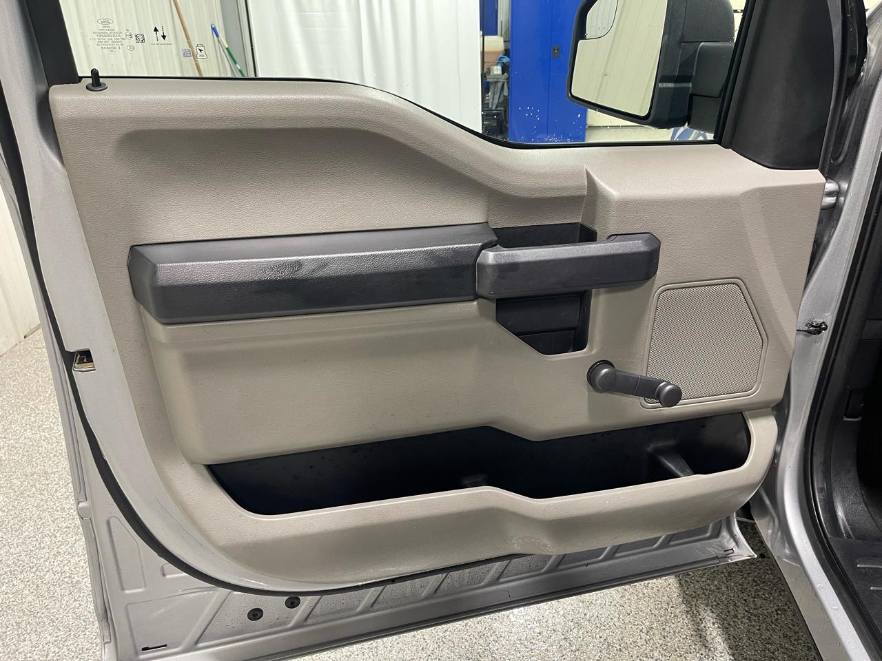 Ford F-150 2WD Reg Cab 122.5" XL 2020