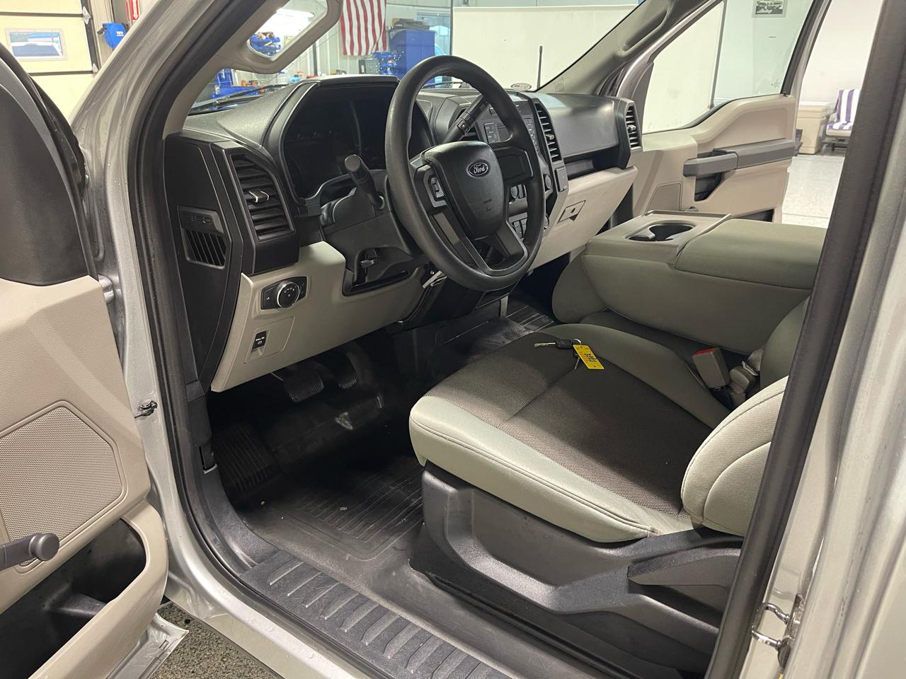 Ford F-150 2WD Reg Cab 122.5" XL 2020