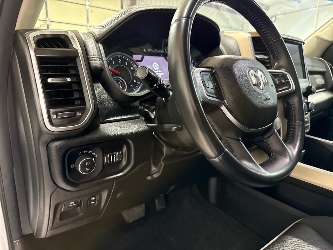 RAM 1500 Laramie 4x4 Crew Cab 5'7" Box 2022