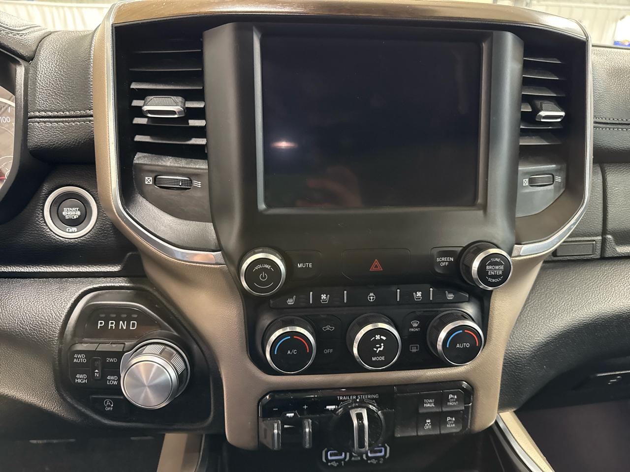 RAM 1500 Laramie 4x4 Crew Cab 5'7" Box 2022