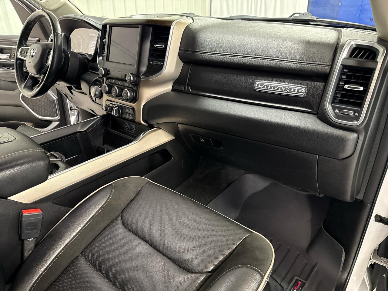 RAM 1500 Laramie 4x4 Crew Cab 5'7" Box 2022