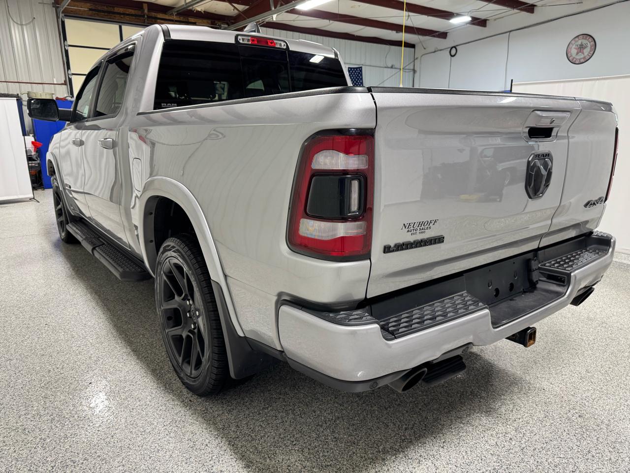 RAM 1500 Laramie 4x4 Crew Cab 5'7" Box 2022