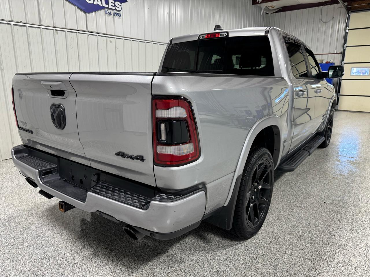 RAM 1500 Laramie 4x4 Crew Cab 5'7" Box 2022