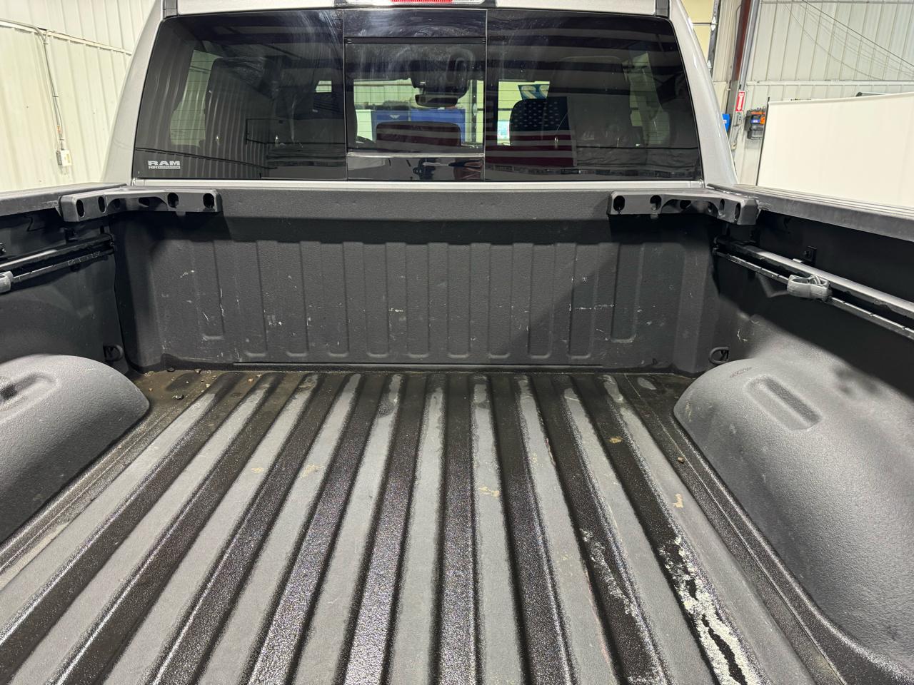 RAM 1500 Laramie 4x4 Crew Cab 5'7" Box 2022