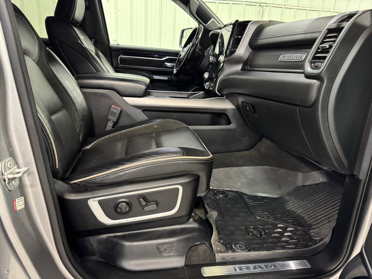 RAM 1500 Laramie 4x4 Crew Cab 5'7" Box 2022