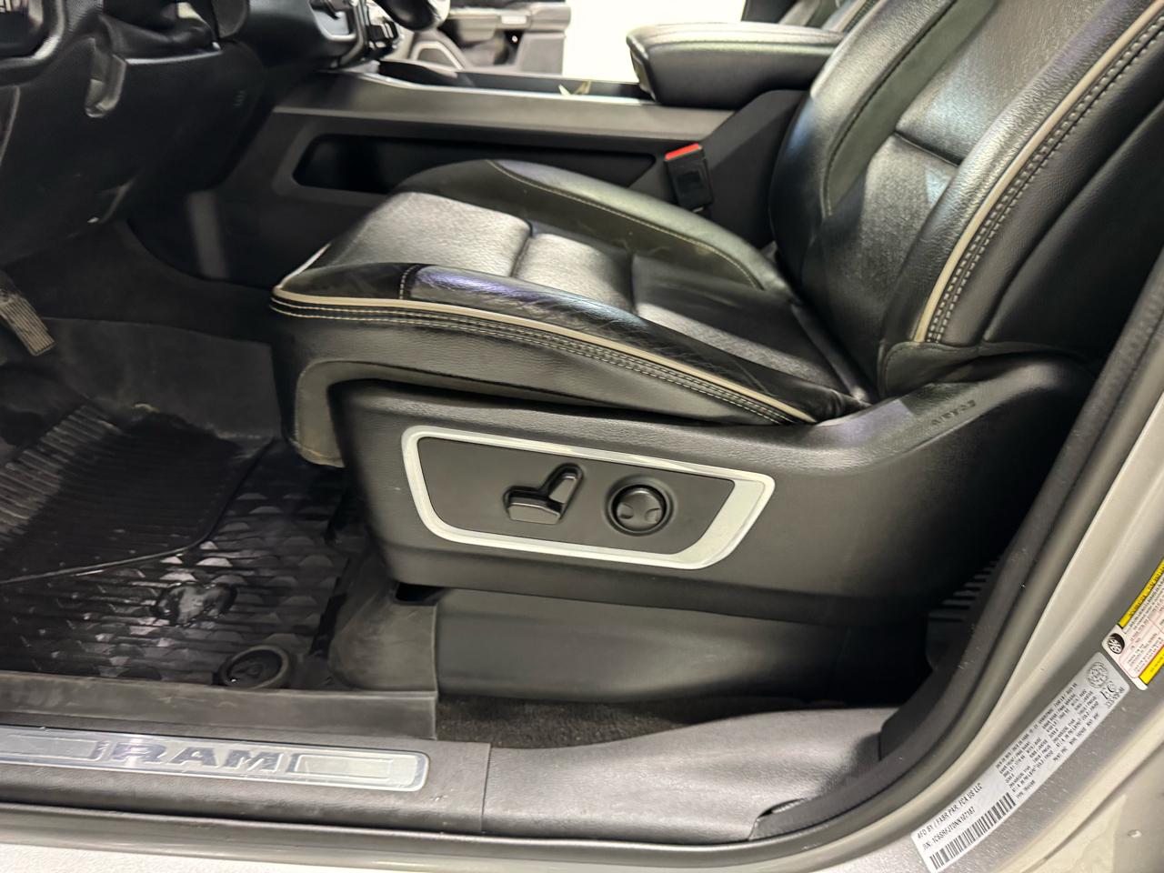 RAM 1500 Laramie 4x4 Crew Cab 5'7" Box 2022