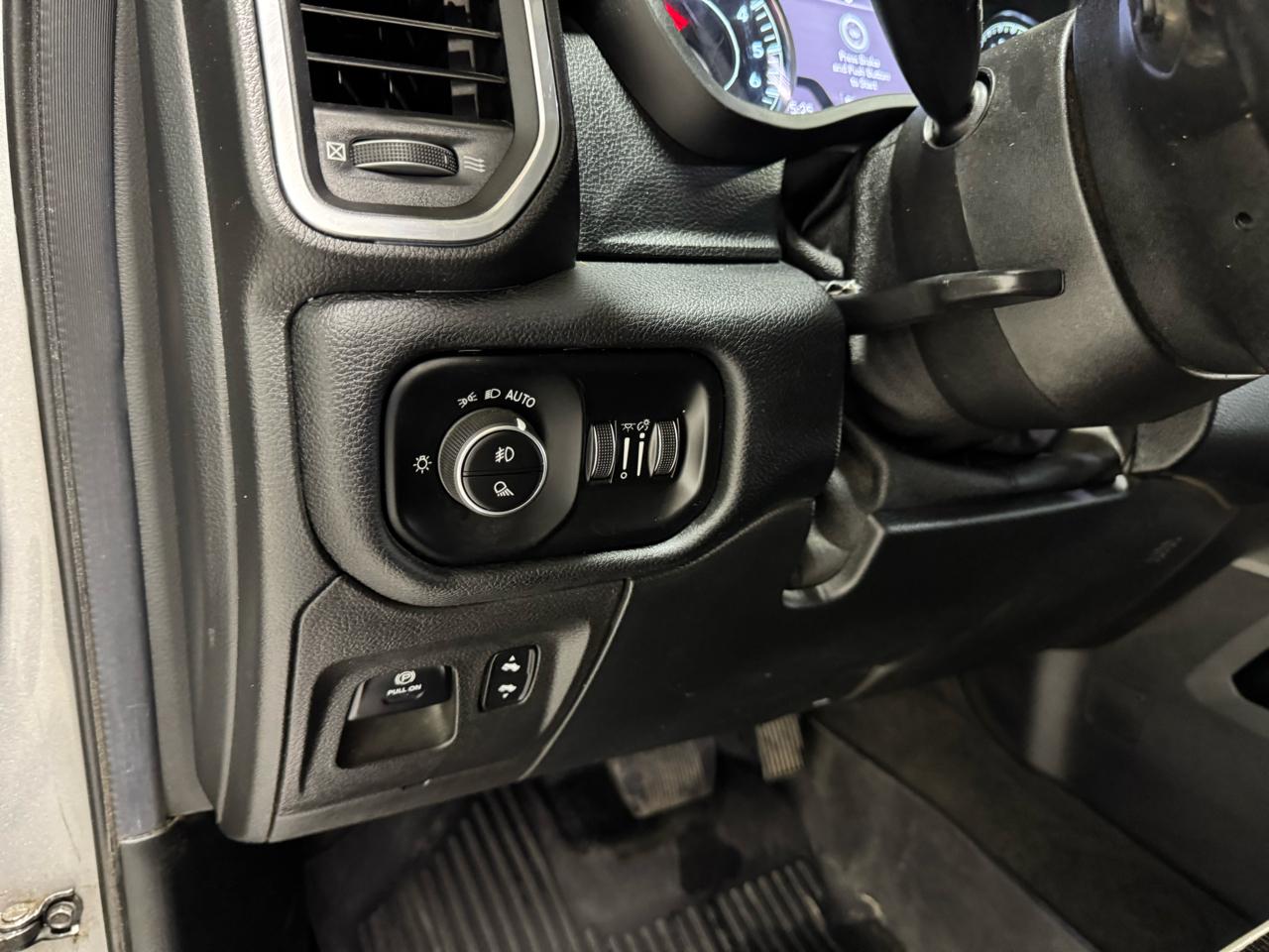 RAM 1500 Laramie 4x4 Crew Cab 5'7" Box 2022