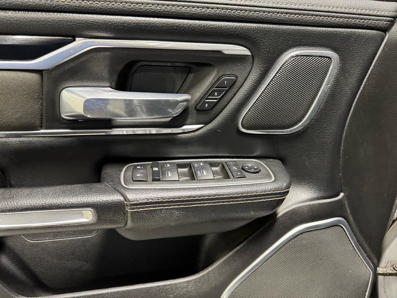 RAM 1500 Laramie 4x4 Crew Cab 5'7" Box 2022