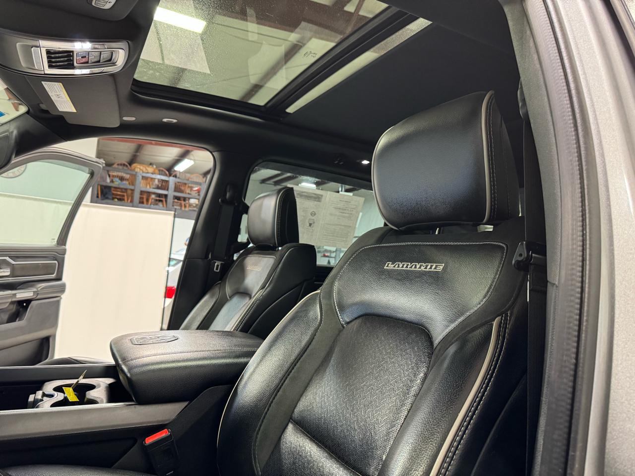 RAM 1500 Laramie 4x4 Crew Cab 5'7" Box 2022