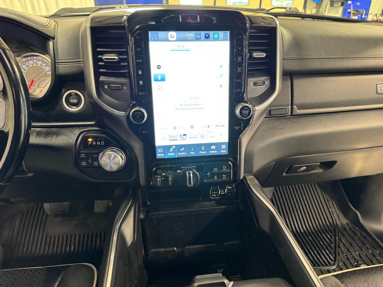 RAM 1500 Laramie 4x4 Crew Cab 5'7" Box 2022