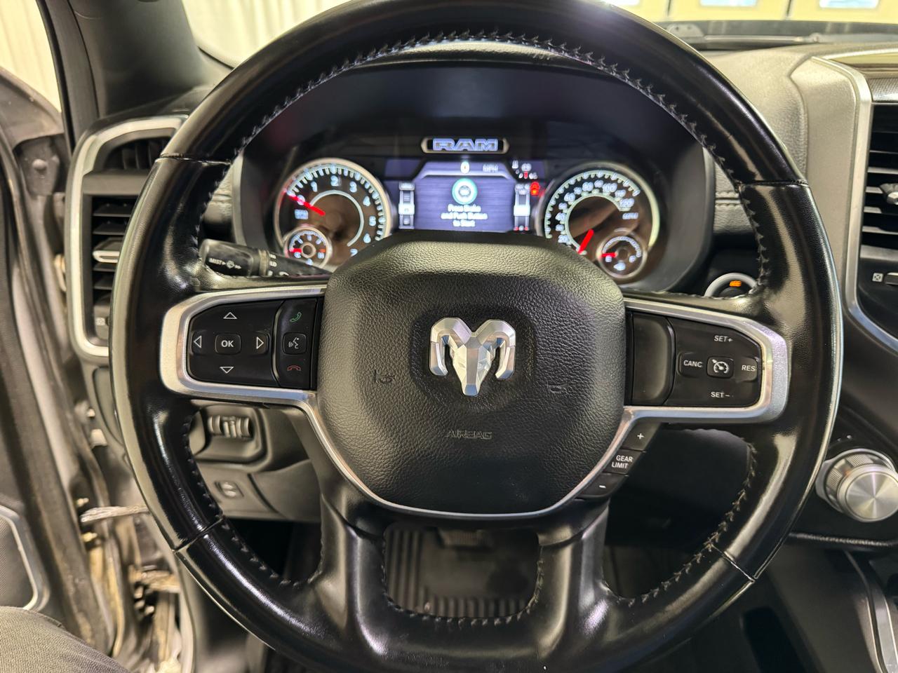 RAM 1500 Laramie 4x4 Crew Cab 5'7" Box 2022