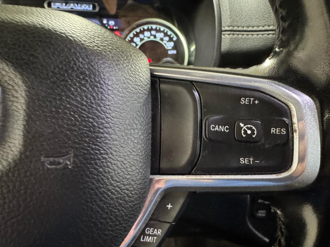 RAM 1500 Laramie 4x4 Crew Cab 5'7" Box 2022