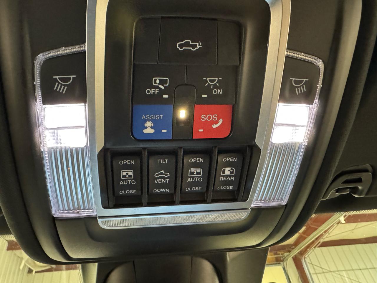 RAM 1500 Laramie 4x4 Crew Cab 5'7" Box 2022