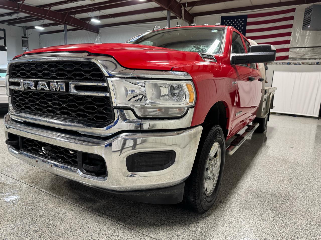 RAM 3500 Tradesman 4x4 Crew Cab 8' Box 2020