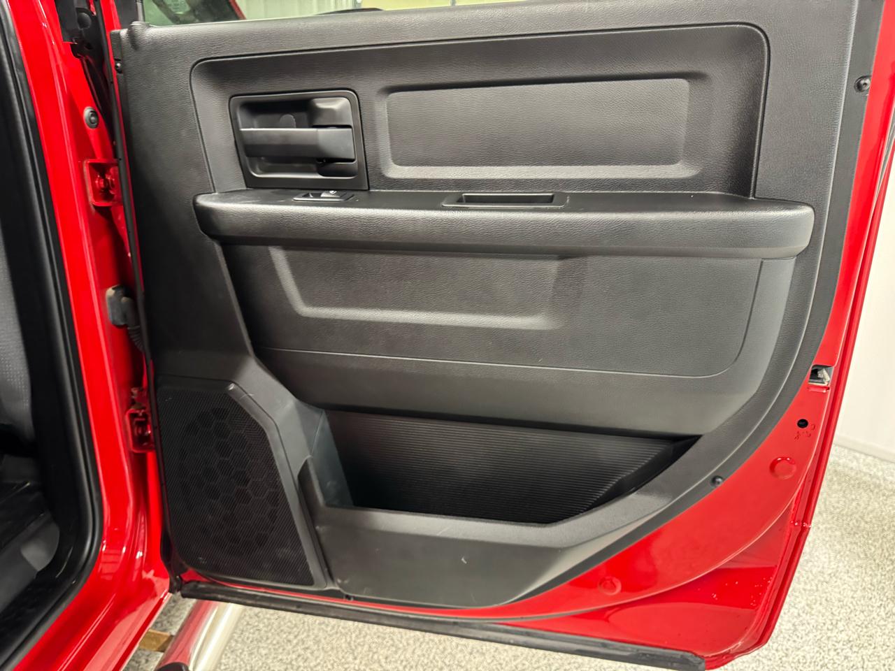 RAM 3500 Tradesman 4x4 Crew Cab 8' Box 2020