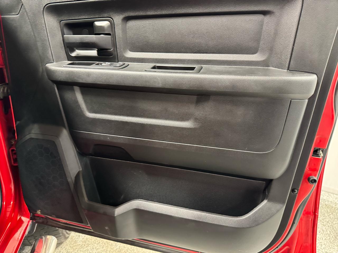 RAM 3500 Tradesman 4x4 Crew Cab 8' Box 2020