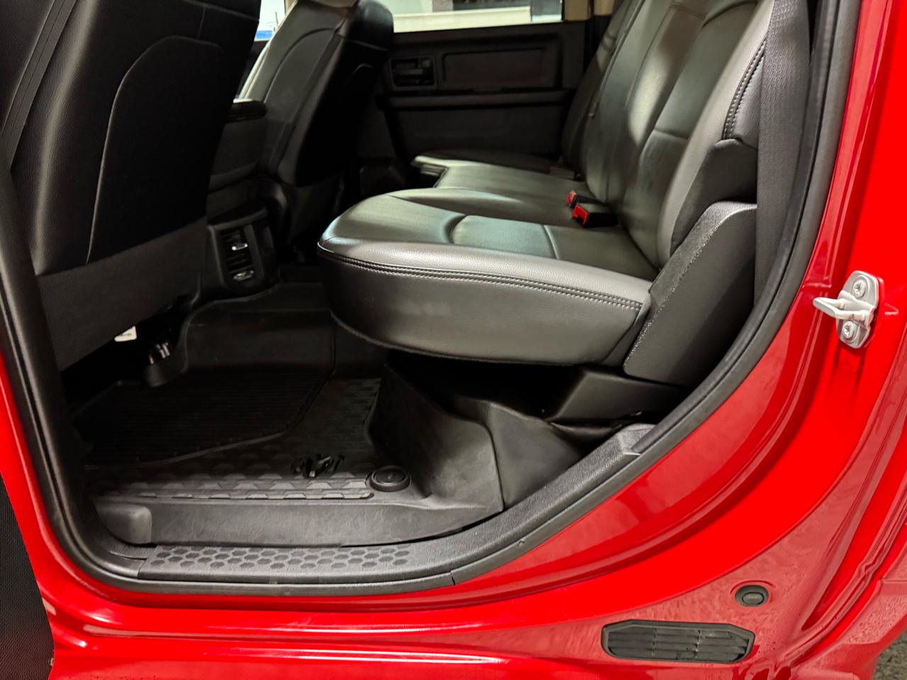 RAM 3500 Tradesman 4x4 Crew Cab 8' Box 2020