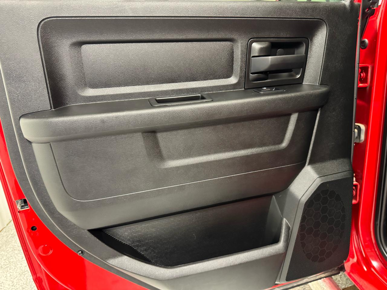 RAM 3500 Tradesman 4x4 Crew Cab 8' Box 2020