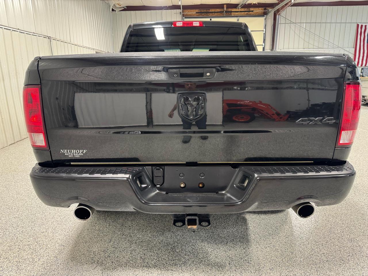 RAM 1500 Express 4x4 Crew Cab 5'7" Box 2017