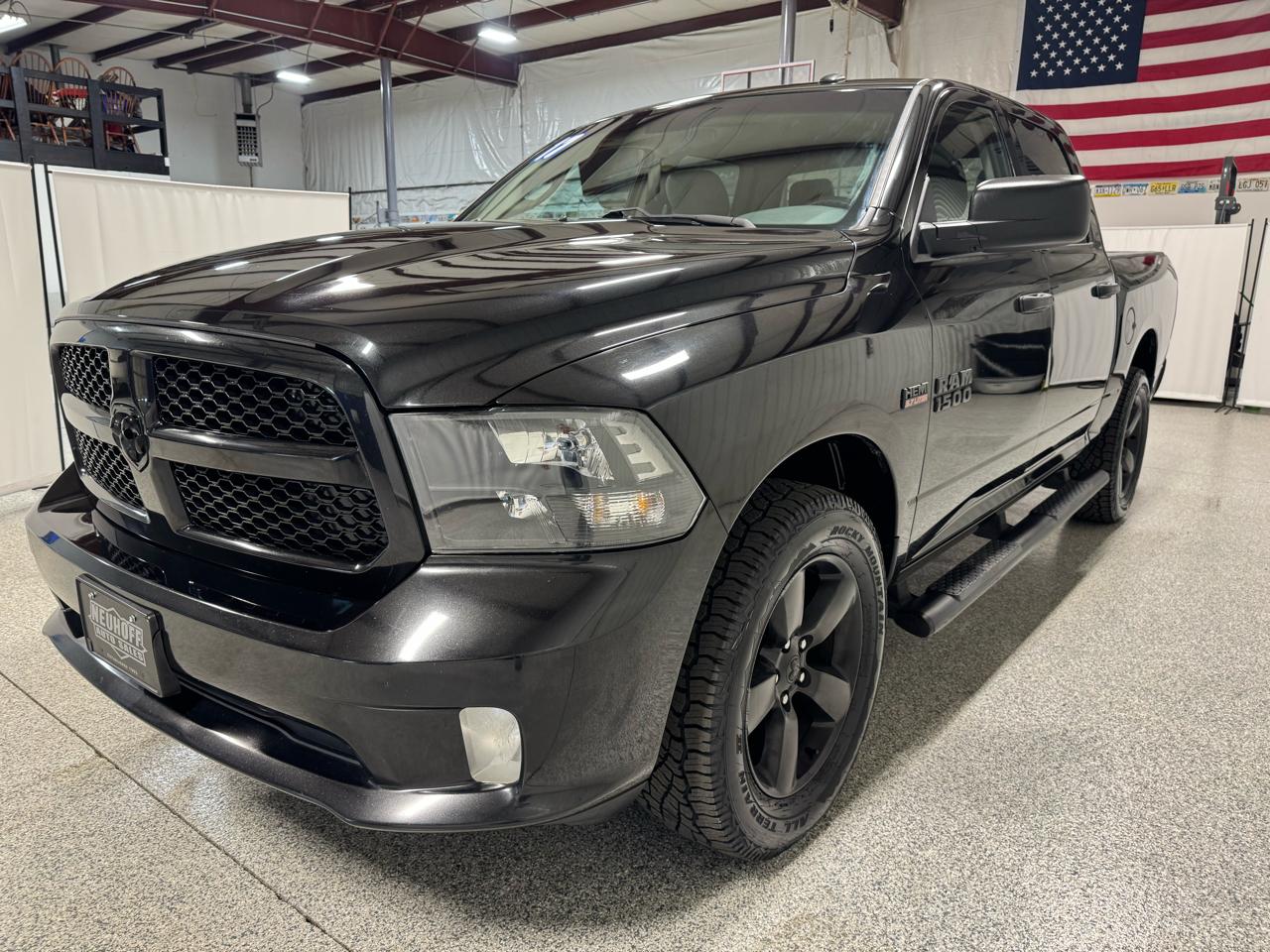 RAM 1500 Express 4x4 Crew Cab 5'7" Box 2017