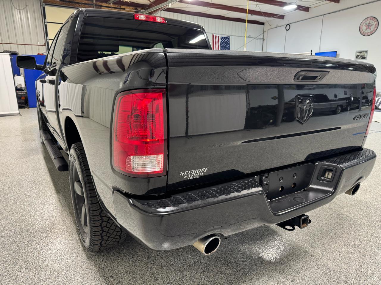 RAM 1500 Express 4x4 Crew Cab 5'7" Box 2017