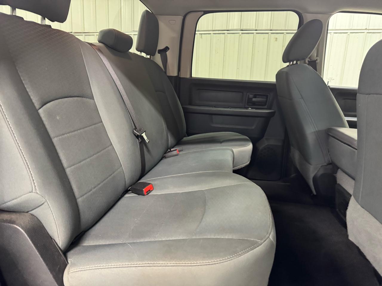 RAM 1500 Express 4x4 Crew Cab 5'7" Box 2017