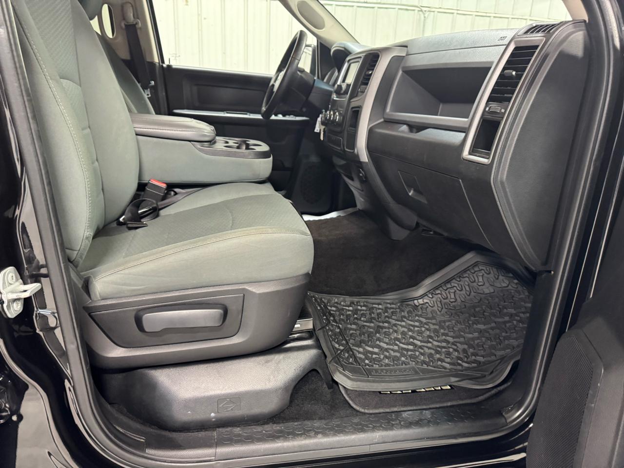 RAM 1500 Express 4x4 Crew Cab 5'7" Box 2017