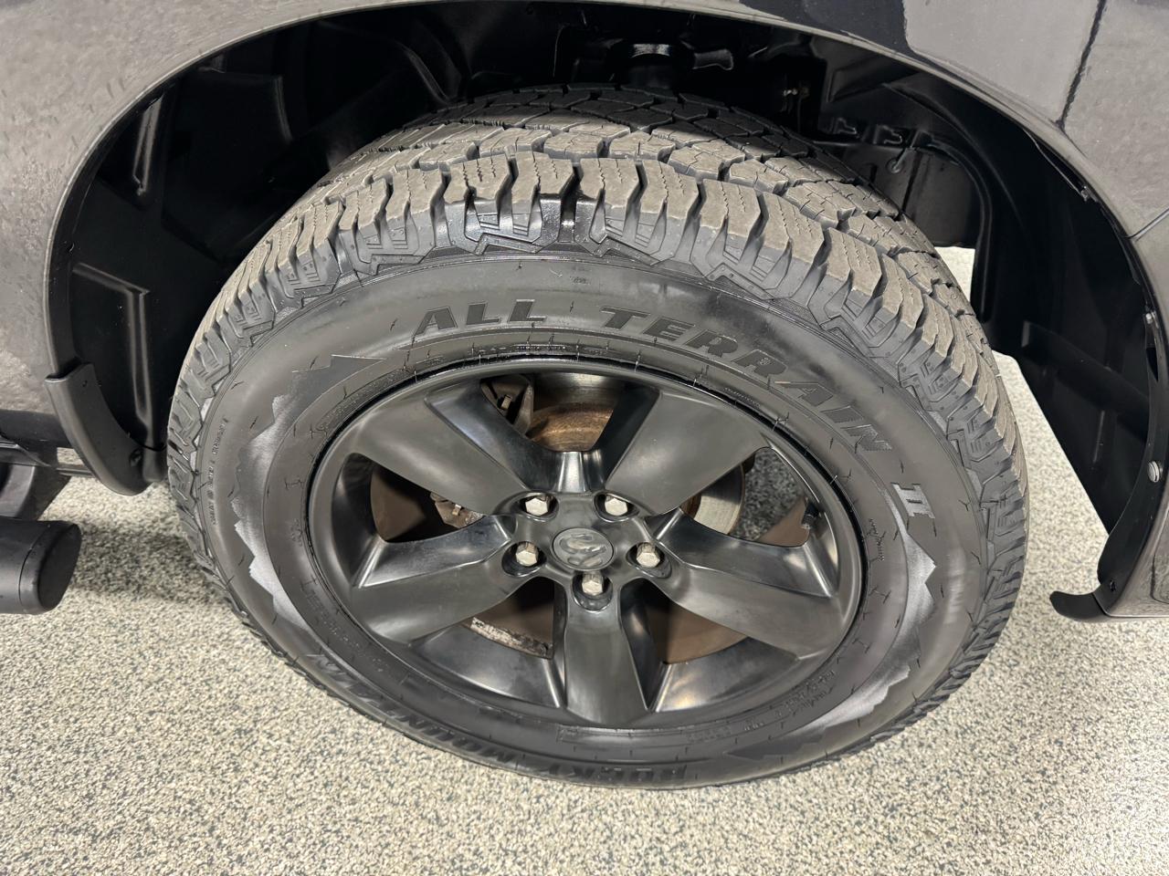 RAM 1500 Express 4x4 Crew Cab 5'7" Box 2017