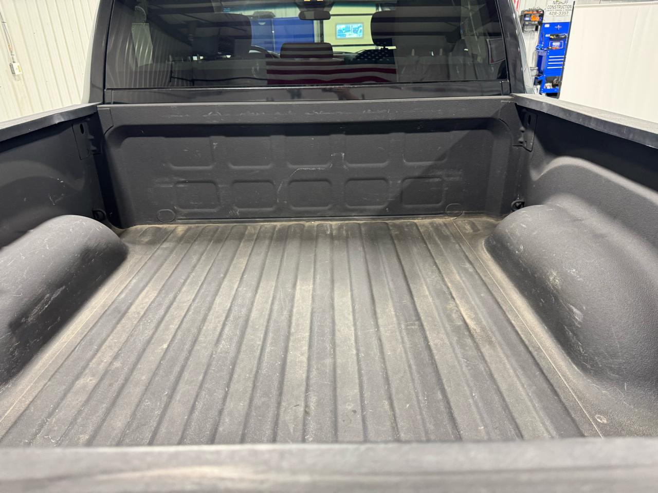 RAM 1500 Express 4x4 Crew Cab 5'7" Box 2017