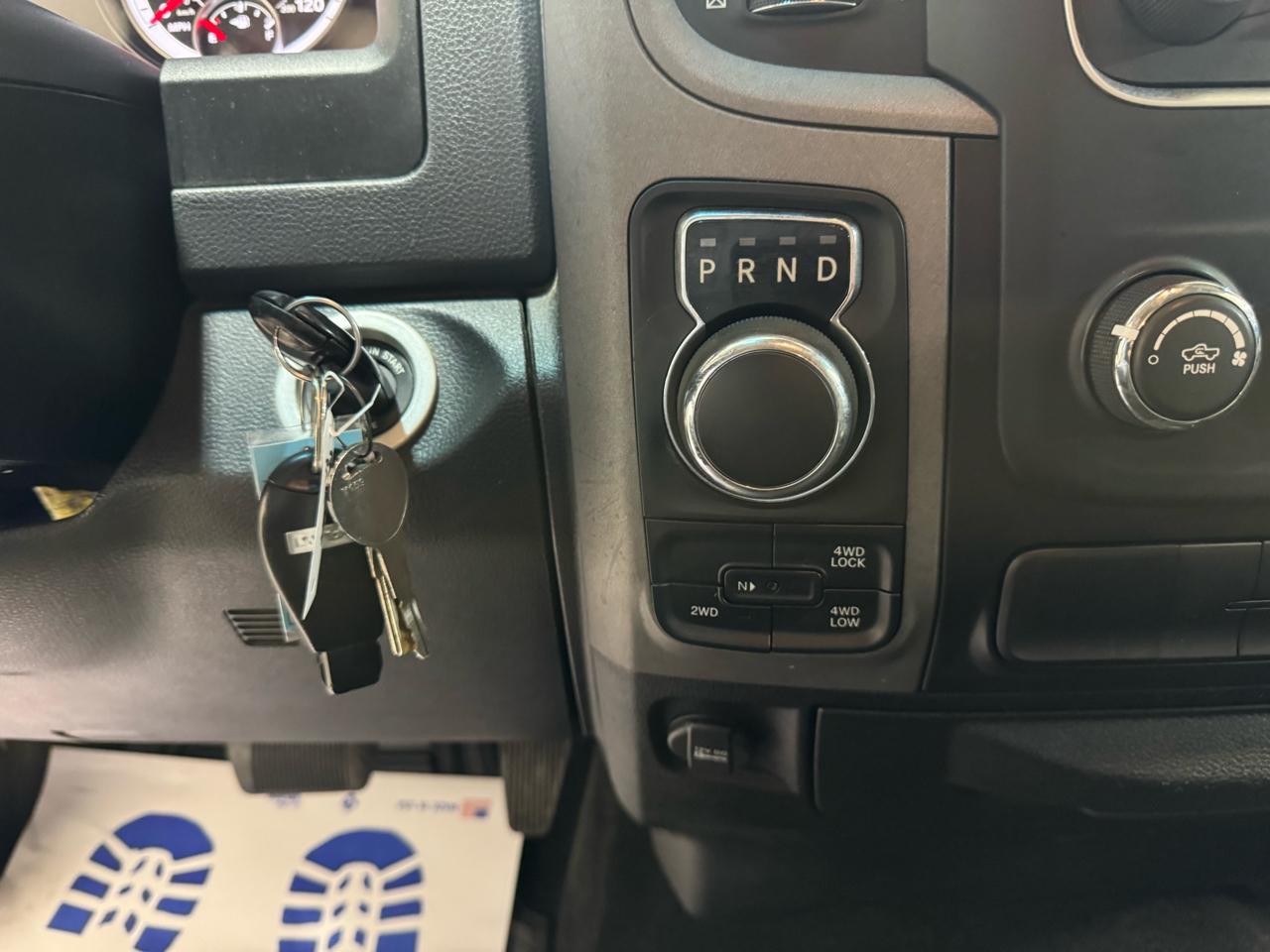 RAM 1500 Express 4x4 Crew Cab 5'7" Box 2017