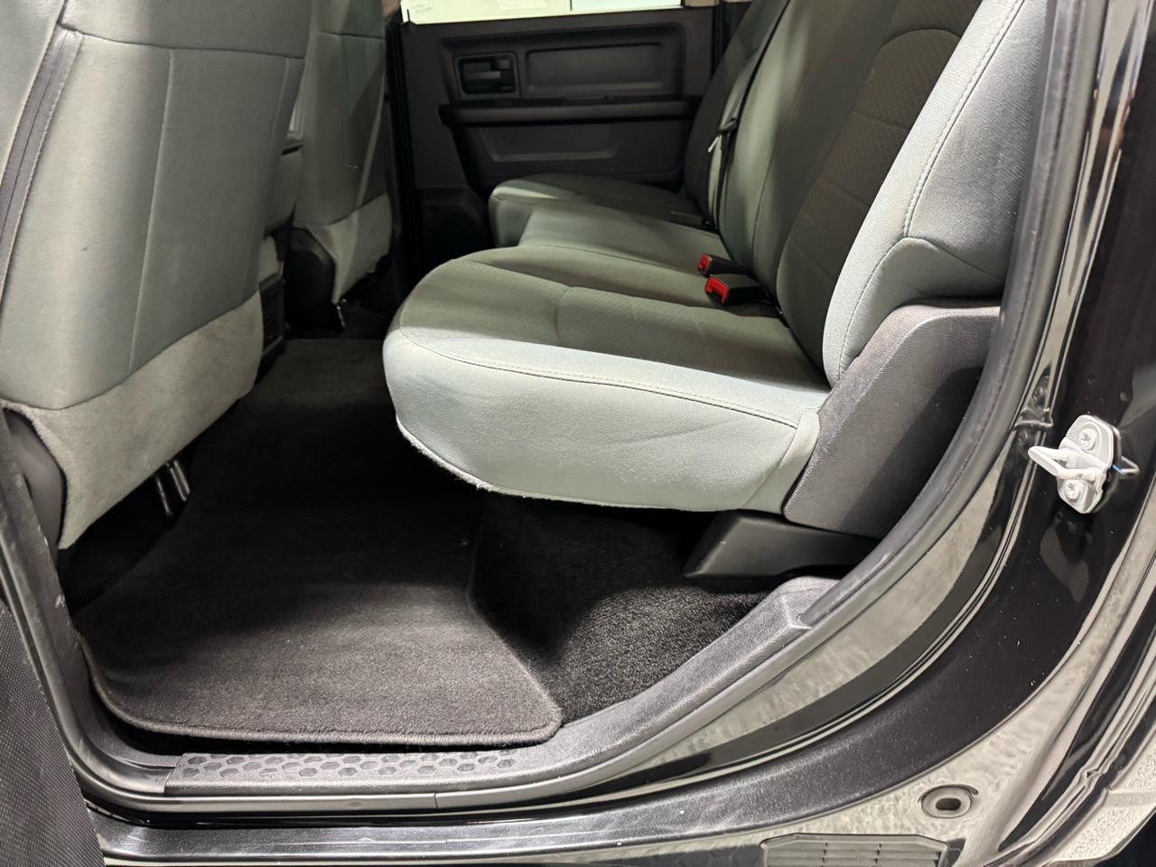 RAM 1500 Express 4x4 Crew Cab 5'7" Box 2017