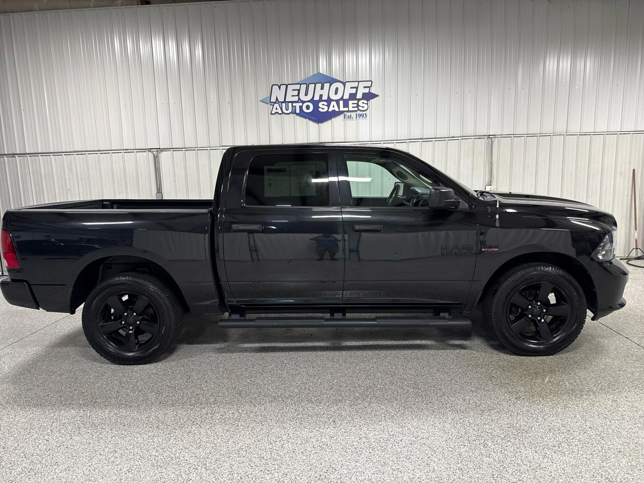 RAM 1500 Express 4x4 Crew Cab 5'7" Box 2017