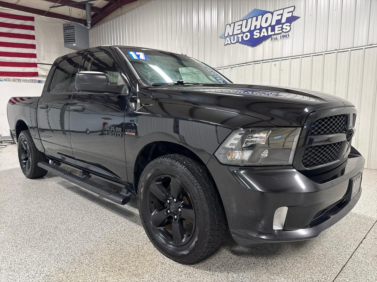 RAM 1500 Express 4x4 Crew Cab 5'7" Box 2017