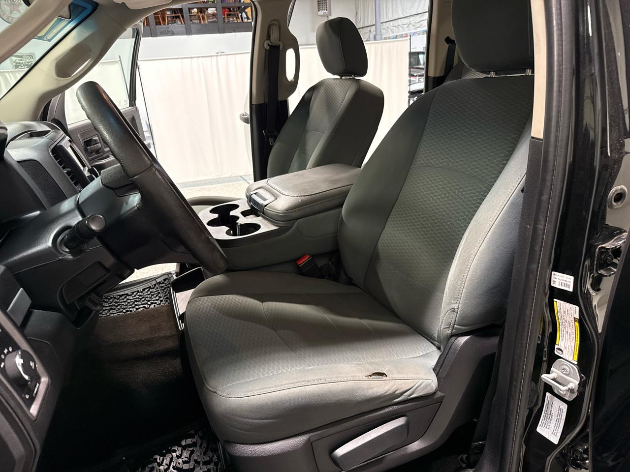 RAM 1500 Express 4x4 Crew Cab 5'7" Box 2017