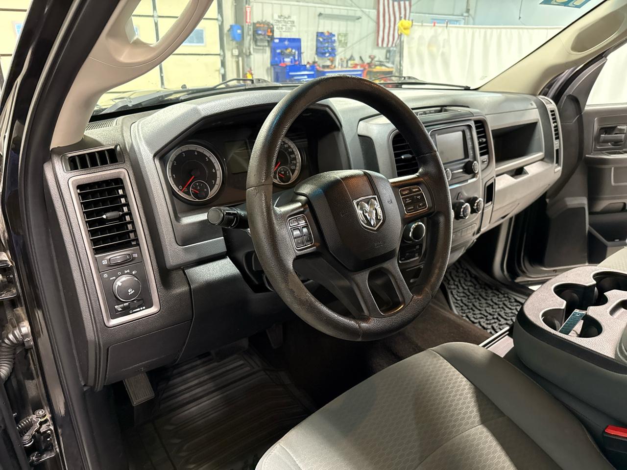RAM 1500 Express 4x4 Crew Cab 5'7" Box 2017