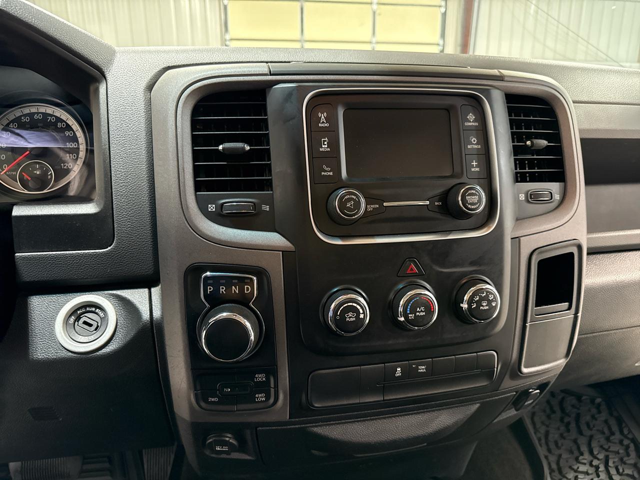 RAM 1500 Express 4x4 Crew Cab 5'7" Box 2017