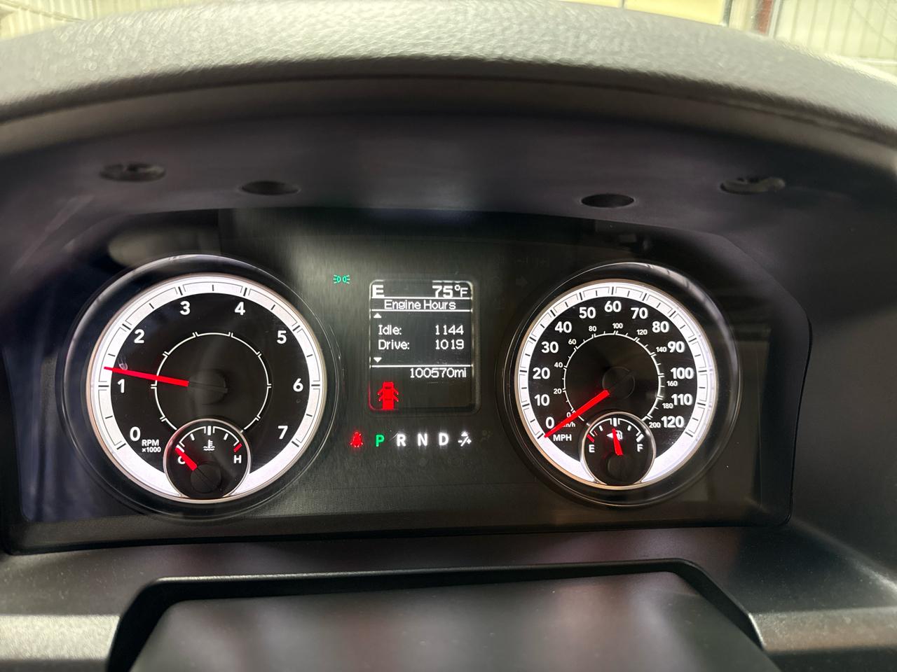 RAM 1500 Express 4x4 Crew Cab 5'7" Box 2017