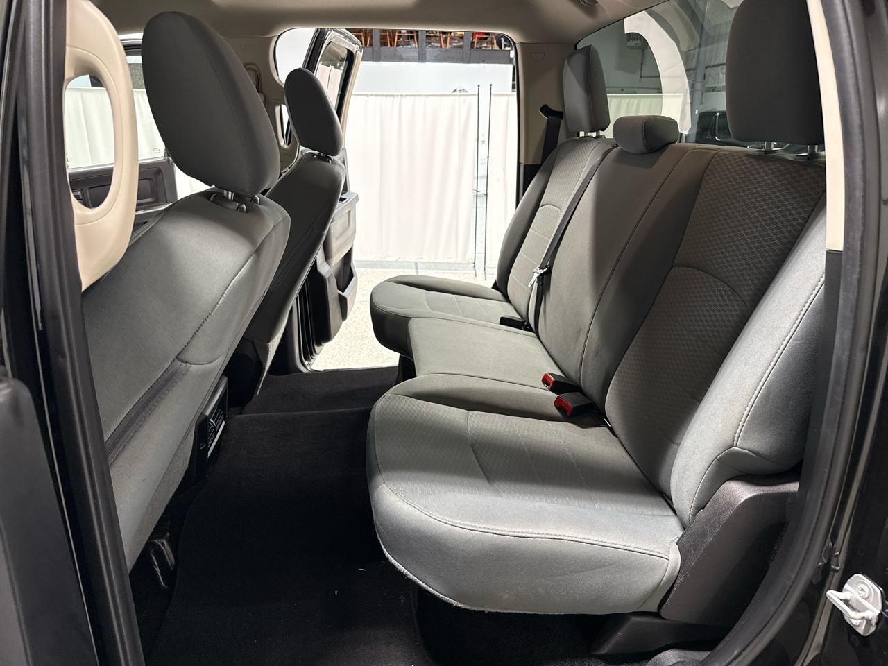 RAM 1500 Express 4x4 Crew Cab 5'7" Box 2017
