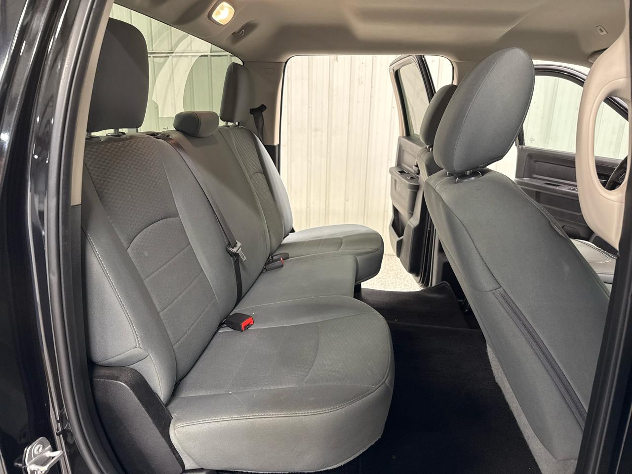 RAM 1500 Express 4x4 Crew Cab 5'7" Box 2017
