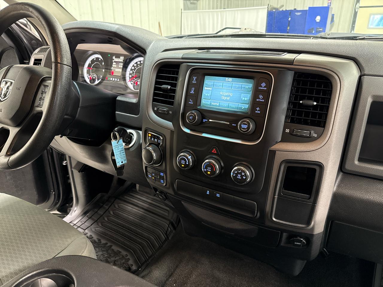 RAM 1500 Express 4x4 Crew Cab 5'7" Box 2017