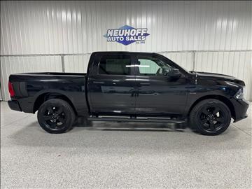 2017 RAM 1500 Express 4x4 Crew Cab 5'7" Box