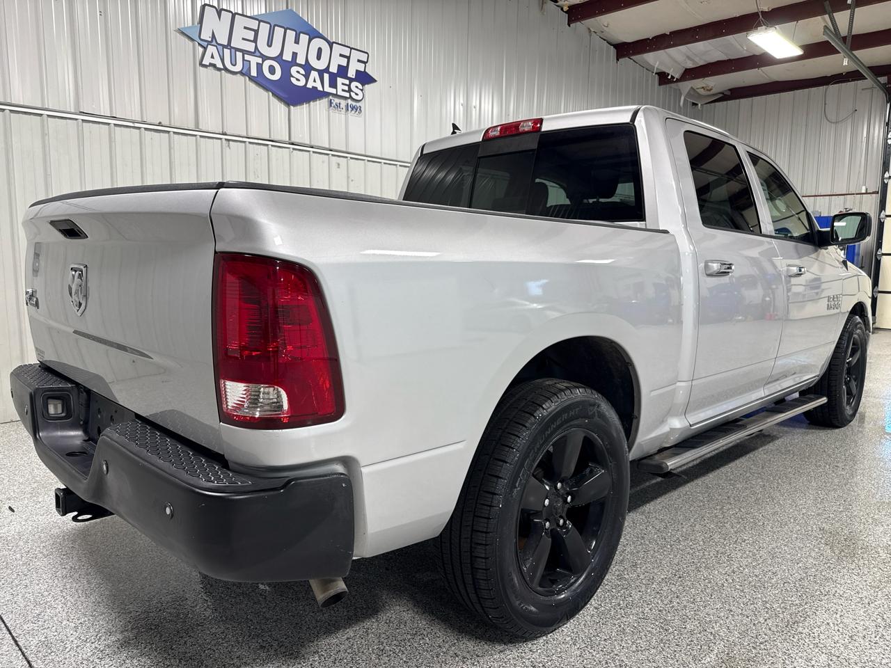 RAM 1500 2WD Crew Cab 140.5" Big Horn 2016