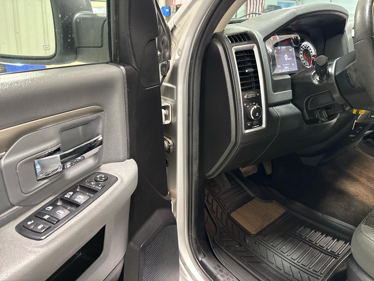 RAM 1500 2WD Crew Cab 140.5" Big Horn 2016