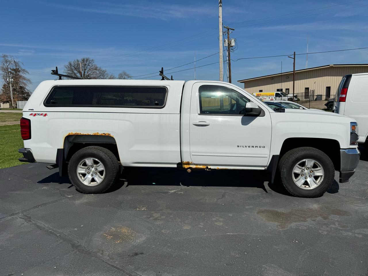 Chevrolet Silverado 1500 4WD Reg Cab 133.0" LT w/1LT 2017