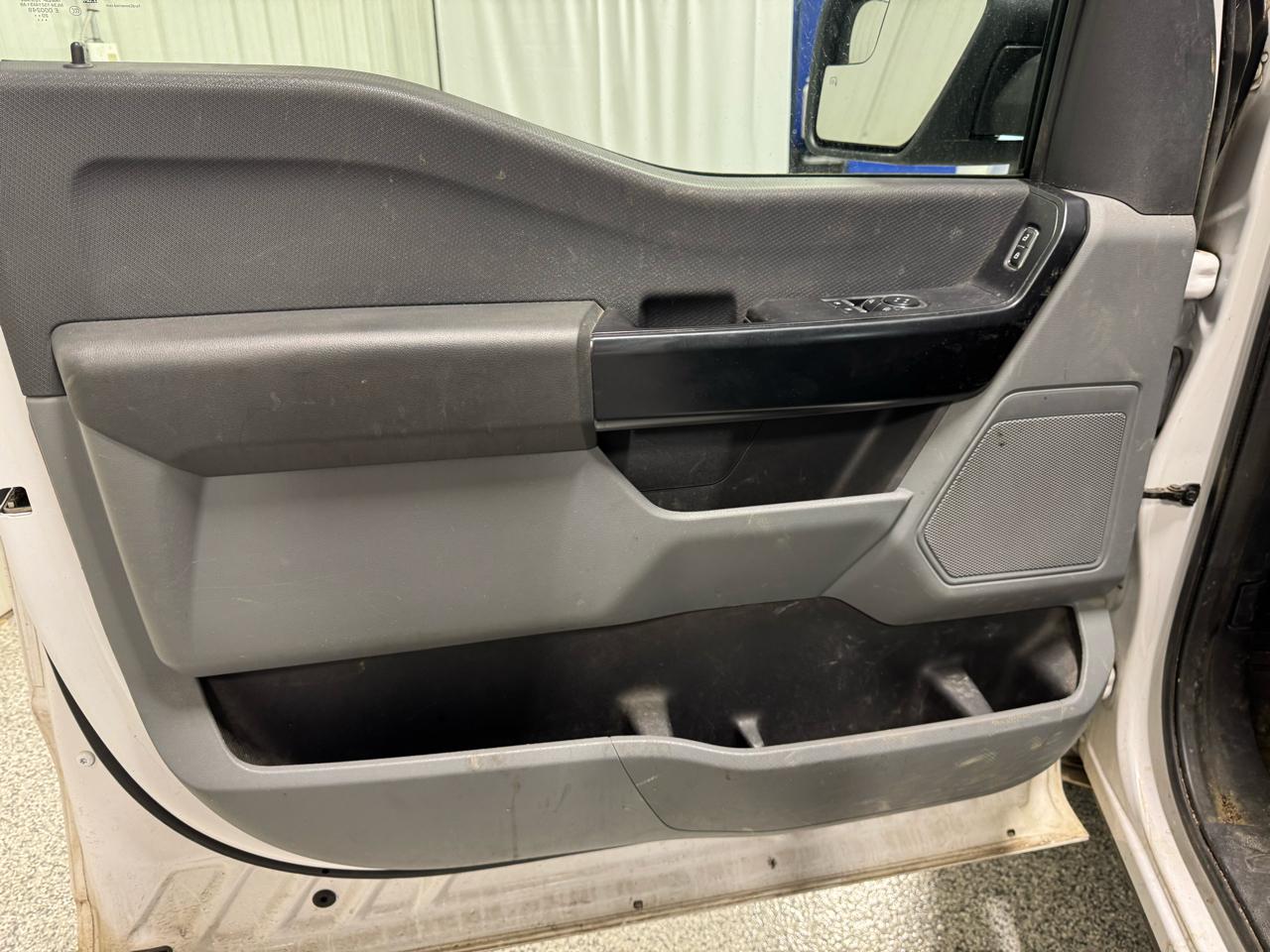 Ford F-150 XLT 2WD Reg Cab 8' Box 2021