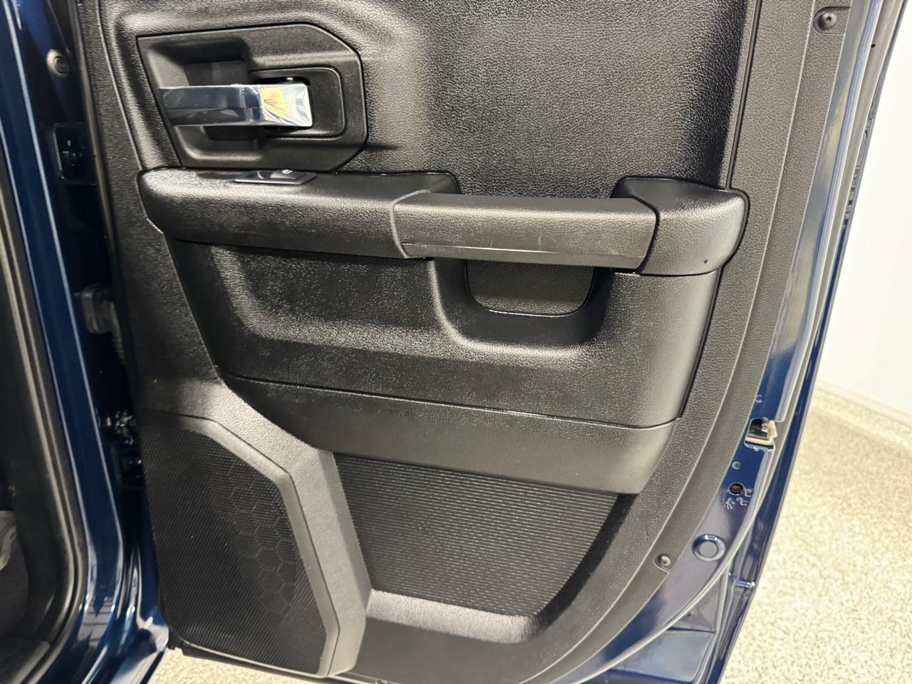 RAM 1500 Classic Warlock 4x4 Quad Cab 6'4" Box 2022