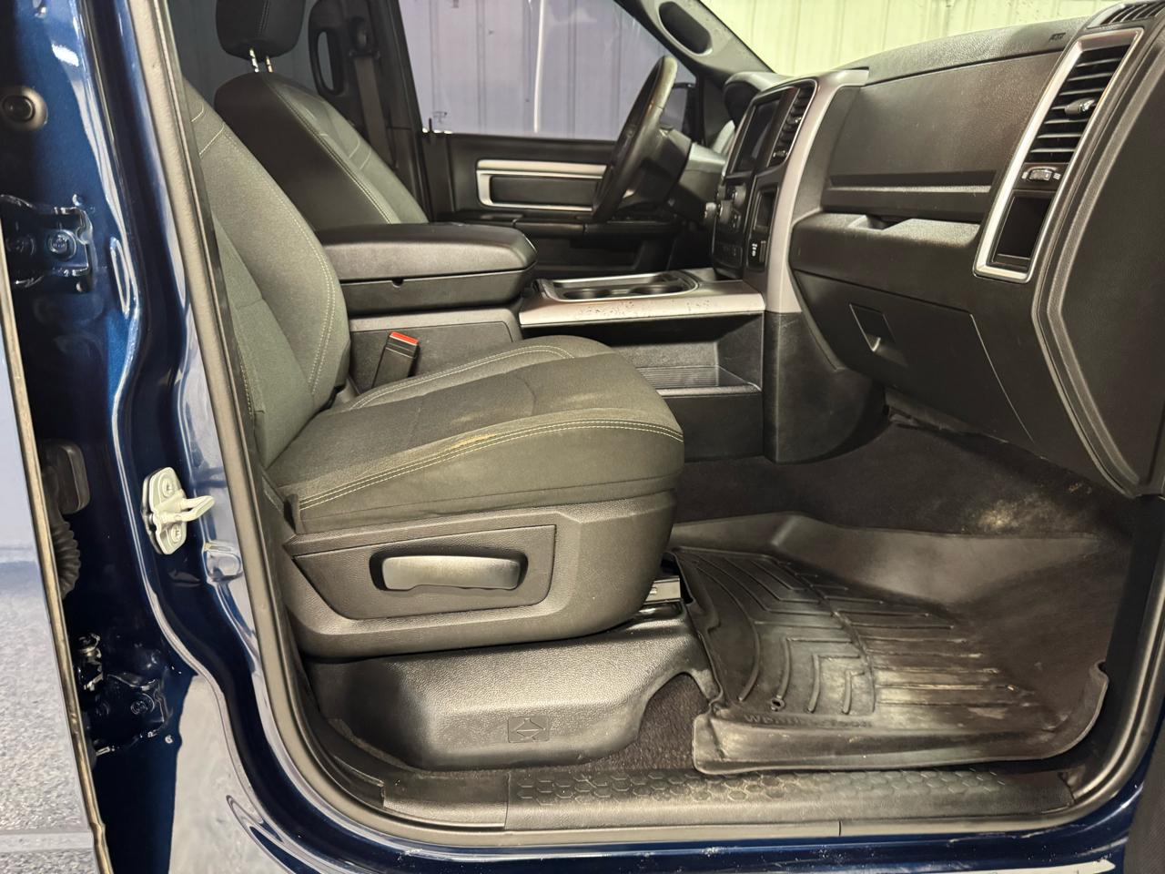 RAM 1500 Classic Warlock 4x4 Quad Cab 6'4" Box 2022