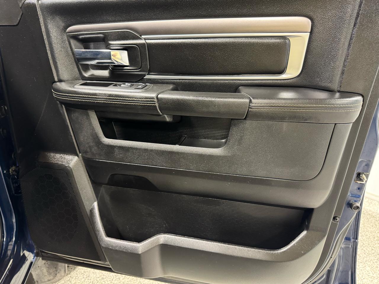 RAM 1500 Classic Warlock 4x4 Quad Cab 6'4" Box 2022