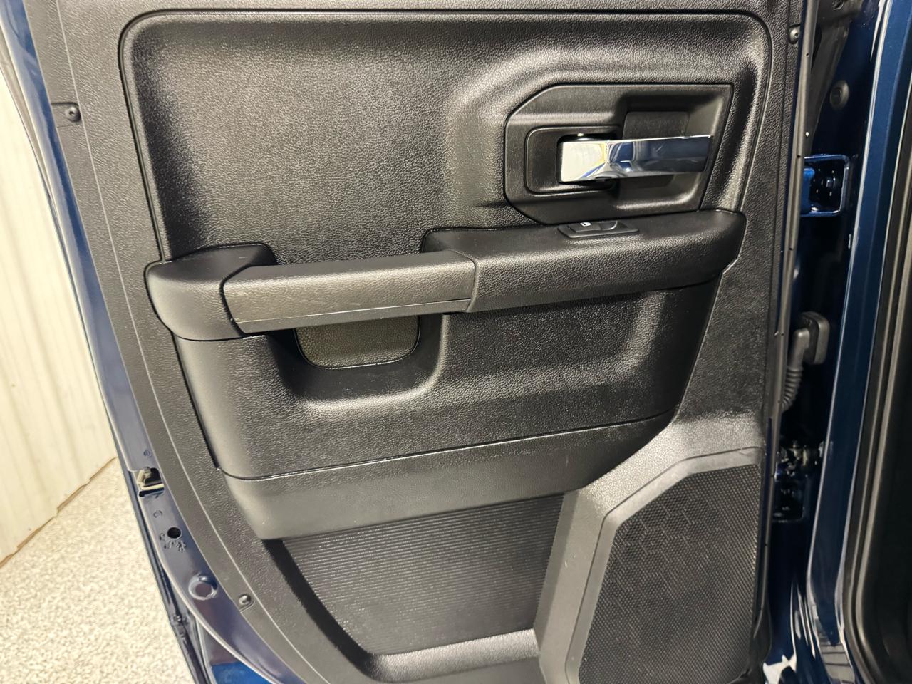 RAM 1500 Classic Warlock 4x4 Quad Cab 6'4" Box 2022